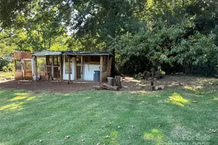 636 Sheryl Cir, Charlotte, NC 28217 - Photo 17