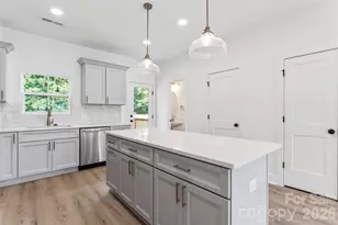 410 Bogue Dr, Fort Mill, SC 29708 - Photo 5