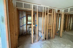 254 River Rd, Newland, NC 28657 - Photo 5