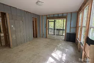 254 River Rd, Newland, NC 28657 - Photo 7