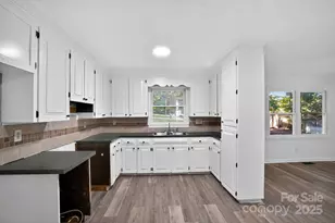 1494 Carpenter St, Newton, NC 28658 - Photo 9