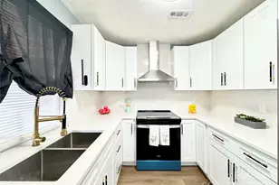 1634 Pamela Lorraine Dr, Charlotte, NC 28213 - Photo 9