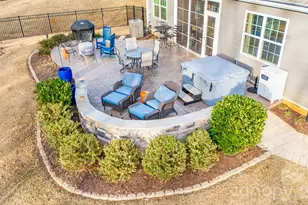 2036 Canova Dr, Mount Holly, NC 28120 - Photo 3