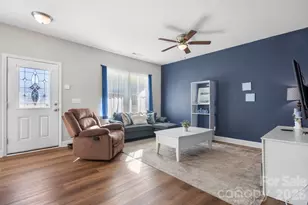 402 2nd St SW, Hickory, NC 28602 - Photo 1