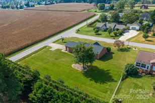 5136 Olde School Dr, Hickory, NC 28602 - Photo 3