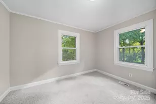 304 S Vine St, Gastonia, NC 28052 - Photo 11