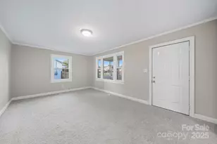 304 S Vine St, Gastonia, NC 28052 - Photo 5