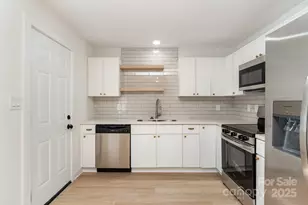 2427 Danforth Ln, Charlotte, NC 28208 - Photo 11