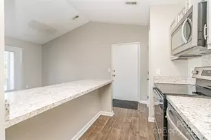 6165 Meadow Rose Ln, Charlotte, NC 28215 - Photo 7