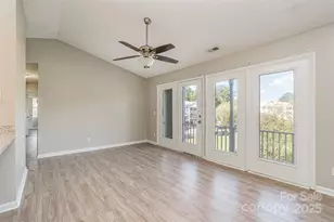 6165 Meadow Rose Ln, Charlotte, NC 28215 - Photo 9