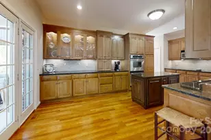 2400 Carriage Ln, Lincolnton, NC 28092 - Photo 9