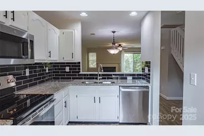 9105 Exbury Court, Charlotte, NC 28269 - Photo 5