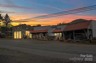 505 E Main St, Burnsville, NC 28714 - Photo 1