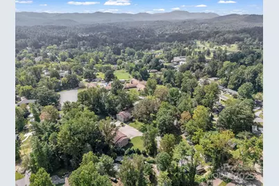 333 W Lake Avenue, Hendersonville, NC 28739 - Photo 17