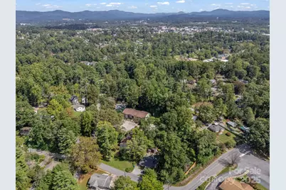 333 W Lake Avenue, Hendersonville, NC 28739 - Photo 13