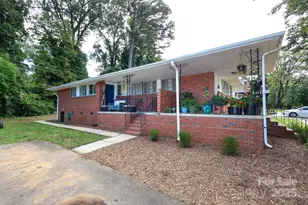 1424 Wembley Dr, Charlotte, NC 28205 - Photo 3