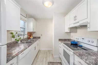 970 W Chapel Road, Asheville, NC 28803 - Photo 3