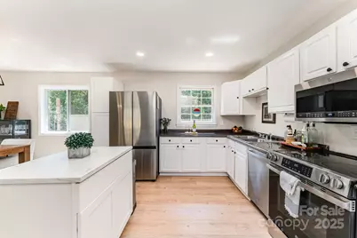 6000 Ferndale Place, Charlotte, NC 28215 - Photo 11