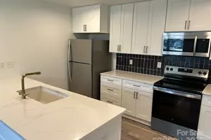 4333 Oak Forest Dr, Charlotte, NC 28215 - Photo 7