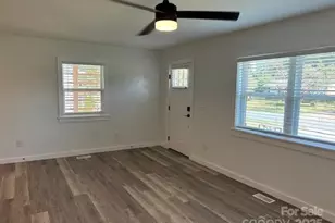 4333 Oak Forest Dr, Charlotte, NC 28215 - Photo 5