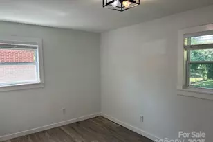 4333 Oak Forest Dr, Charlotte, NC 28215 - Photo 11