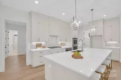 4918 Buckingham Drive, Charlotte, NC 28209 - Photo 9