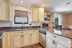 103 Oakwood Pl, Hendersonville, NC 28792 - Photo 7