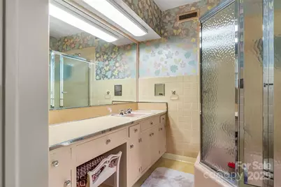 301 Louise Avenue NE, Valdese, NC 28690 - Photo 25