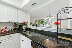 9401 S Vicksburg Park Ct, Charlotte, NC 28210 - Photo 11