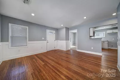 113 W 5th Avenue, Gastonia, NC 28052 - Photo 3