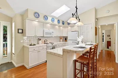 211 Rhododendron Avenue, Black Mountain, NC 28711 - Photo 15