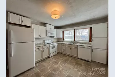 135 Haynes Street, Hendersonville, NC 28791 - Photo 5