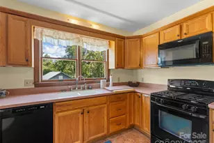 560 Esseola St, Saluda, NC 28773 - Photo 21