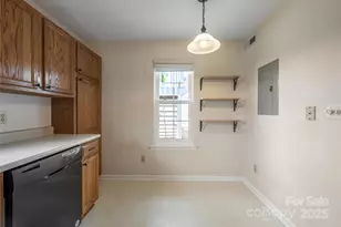 4805 Breakers Ln, Asheville, NC 28806 - Photo 7