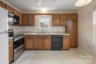 4805 Breakers Ln, Asheville, NC 28806 - Photo 5