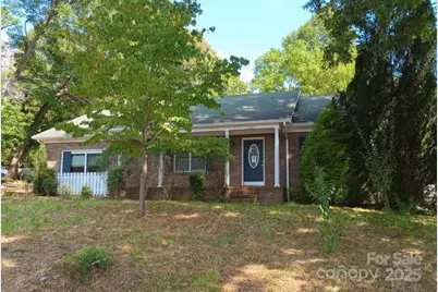 132 Haynes Street, Hendersonville, NC 28791 - Photo 1