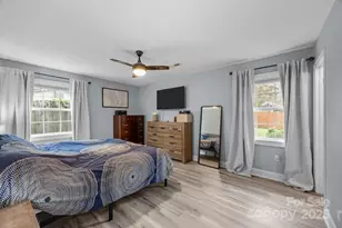 1225 W Gilbert St, Hendersonville, NC 28792 - Photo 25