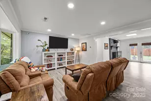 1225 W Gilbert St, Hendersonville, NC 28792 - Photo 9