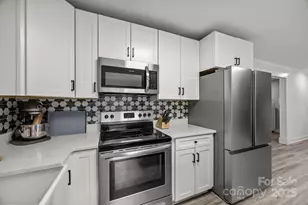 1225 W Gilbert St, Hendersonville, NC 28792 - Photo 19