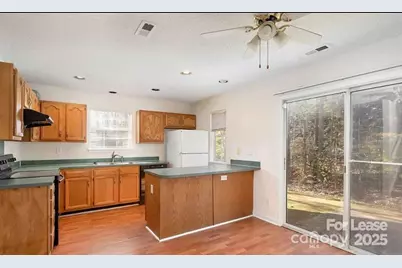 5664 Prescott Court, Charlotte, NC 28269 - Photo 9