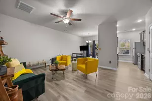 8105 Alderton Ln, Charlotte, NC 28215 - Photo 5