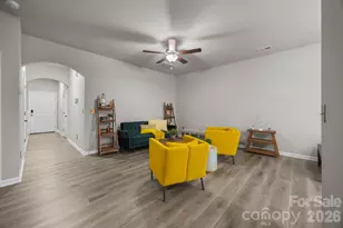 8105 Alderton Ln, Charlotte, NC 28215 - Photo 3