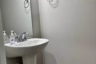 8105 Alderton Ln, Charlotte, NC 28215 - Photo 11