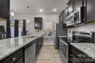 8105 Alderton Ln, Charlotte, NC 28215 - Photo 9