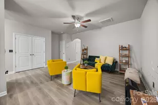 8105 Alderton Ln, Charlotte, NC 28215 - Photo 5