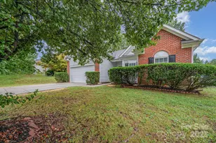 6043 Shining Oak Ln, Charlotte, NC 28269 - Photo 3