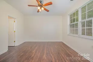 6043 Shining Oak Ln, Charlotte, NC 28269 - Photo 11