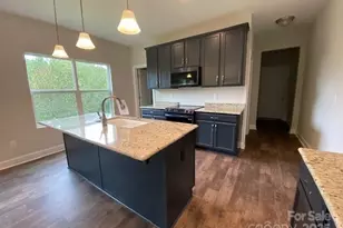 140 Mayflower Ct, Waynesville, NC 28785 - Photo 5