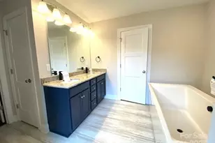 140 Mayflower Ct, Waynesville, NC 28785 - Photo 13