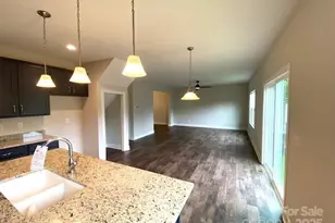 140 Mayflower Ct, Waynesville, NC 28785 - Photo 7